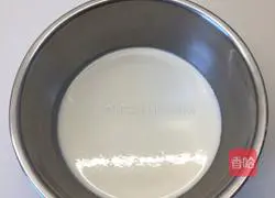 Illustration of how to make snowskin mooncakes with red bean paste filling 2