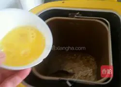 Illustration of how to make two-color toast bread 3