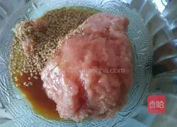 Illustration of how to make fresh meat mooncakes 3