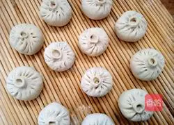 Illustration of how to make cabbage stuffed buns 20