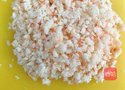 Illustration of how to make shrimp toast rolls 3