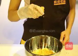 Illustration of how to make different golden mooncakes 5