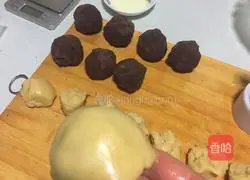 Illustration of how to make red bean paste mooncakes 9