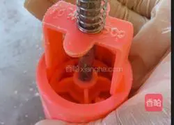 Illustration of how to make bean paste mooncakes 12