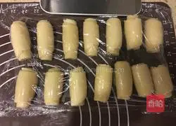 Illustration of how to make bean paste mooncakes 12