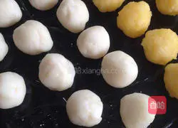 Illustration of how to make custard snowskin mooncakes 5