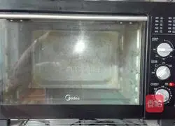 Illustration of how to make black rice stuffed mooncakes 25