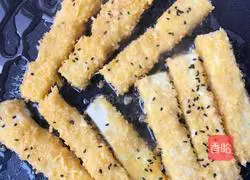 Illustration of how to make fried toast strips 8