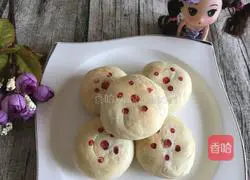 Illustration of how to make crispy five-nut mooncakes 22