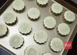 Illustration of how to make five-nut Cantonese mooncakes 7