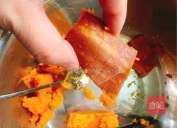 Illustration of how to make love mooncakes 2