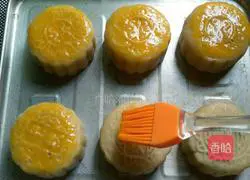 Illustration of how to make bean paste and double yolk mooncakes 18