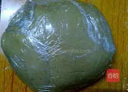 Illustration of how to make five-nut mooncakes 5