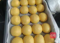 Milk Illustration of how to make fragrant coconut bread 8