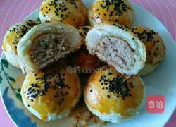 Illustration of how to make fresh meat mooncakes 16