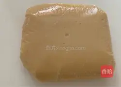 Illustration of how to make egg yolk mooncakes 3 