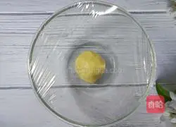 Illustration of how to make bean paste mooncakes 5