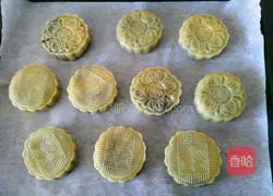 Cantonese-style mooncake recipe 13
