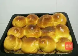 Illustration of how to make rose buns 22