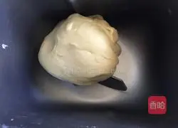 Illustration of how to make matcha honey bean toast 4