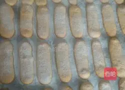 Illustration of how to make finger biscuits 8