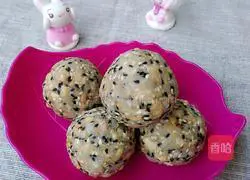 Illustration of how to make five-nut mooncake filling 9