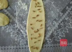 Illustration of how to make raisin toast 9