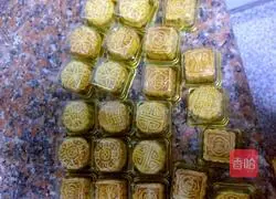 Illustration of how to make five-nut mooncakes 12