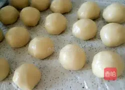 Illustration of how to make Su-style fresh meat mooncakes 2