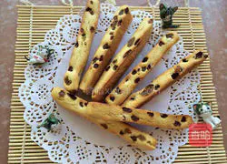 Milk flavor Illustration of how to make raisin stick biscuits 11