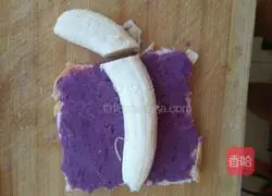Illustration of how to make banana and purple sweet potato toast rolls 11