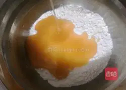 Cantonese-style mooncake (egg yolk and white lotus paste) recipe illustration 5