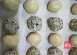 Illustration of making homemade five-nut mooncakes 3