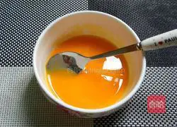 Illustration of how to make bean paste and double yolk mooncakes 17