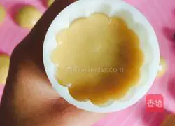 Illustration of how to make Cantonese-style mooncakes (pineapple and chestnut fillings) 5