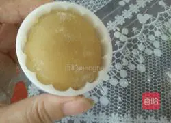 Illustration of how to make bean paste mooncakes 6