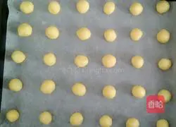 Illustration of how to make shredded coconut cookies 7