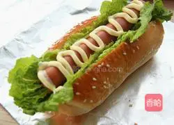 Illustration of how to make sausage bread 15