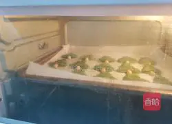 Illustration of how to make Christmas tree cookies 8