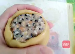 Illustration of how to make five-nut mooncakes 9