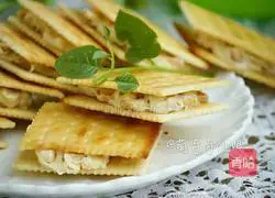 Illustration of how to make peanut beef biscuits 1