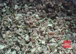 Illustration of how to make five-nut barbecued pork mooncakes 1