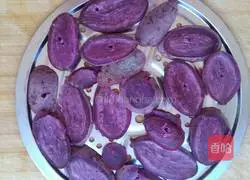 Illustration of how to make banana and purple sweet potato toast rolls 3