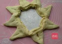 Illustration of how to make hand-torn flower loaf 11