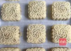 Yellow lotus paste mooncakes Practice illustration 13