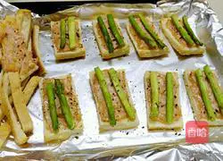 Illustration of how to make shrimp toast 6