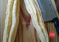 Illustration of how to make braided coconut toast 5
