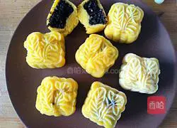 Golden Pumpkin Mooncake Recipe Illustration 13