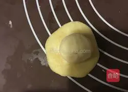 Illustration of how to make bean paste mooncakes 7