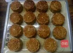 Illustration of how to make ham mooncakes 8
